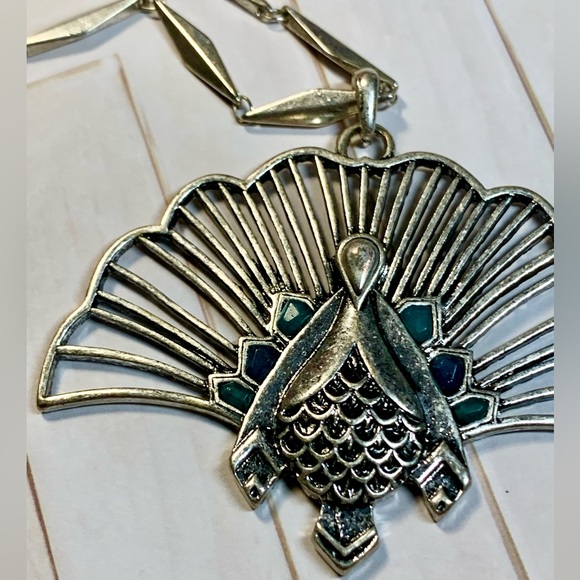 🦚 Super unique and fun Lucky Brand peacock necklace! 🦚 - Picture 10 of 15